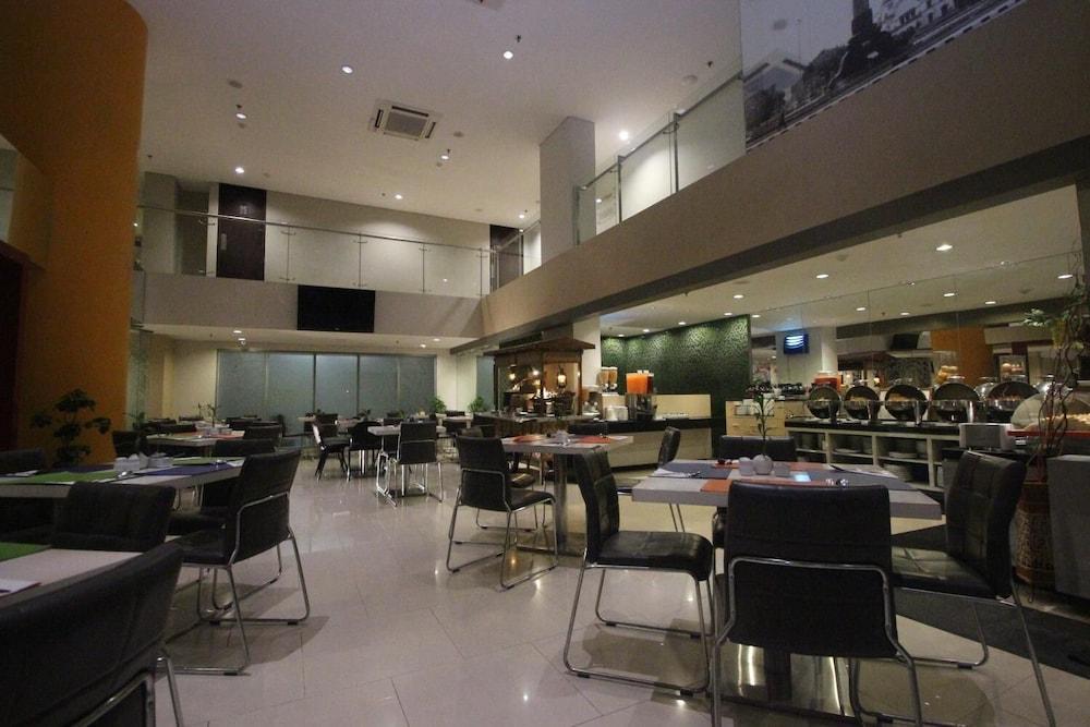 @Hom Semarang Simpang Lima Hotel ภายนอก รูปภาพ