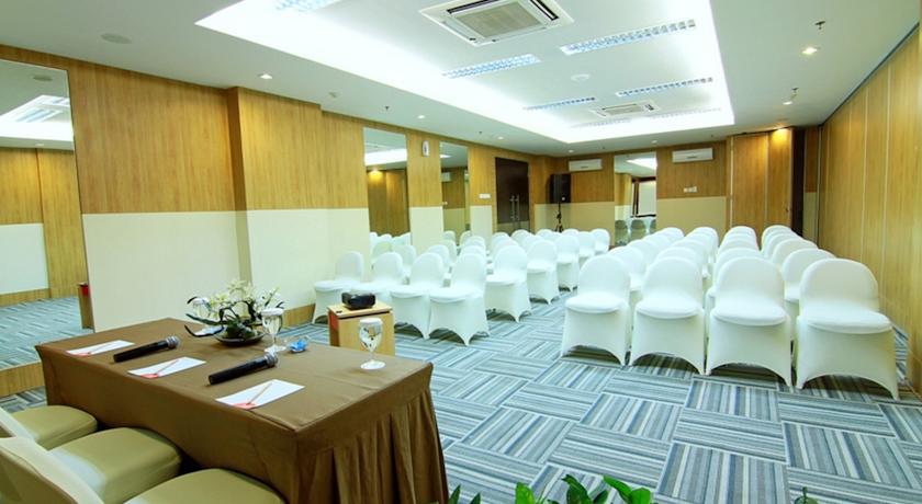 @Hom Semarang Simpang Lima Hotel ภายนอก รูปภาพ